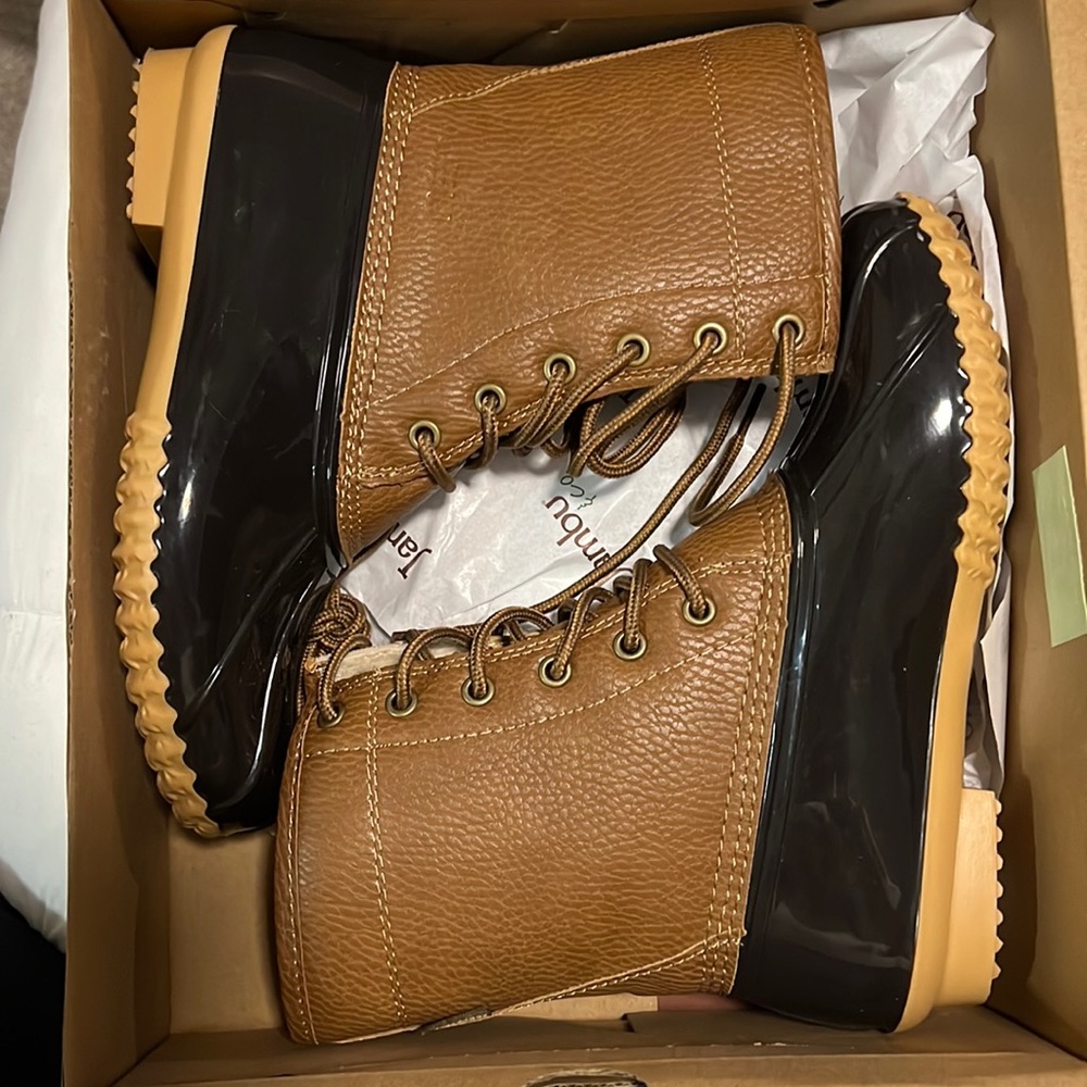 Snow boots